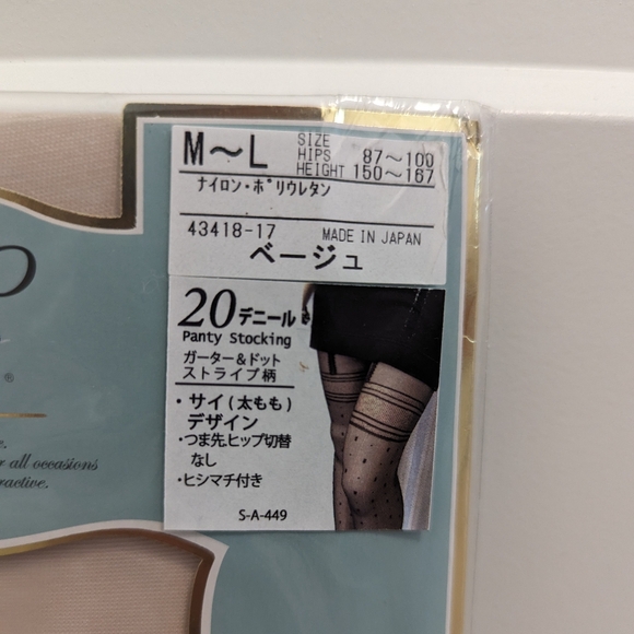 Japanese brand sheer beige patterned pantyhose/tights - Picture 2 of 3